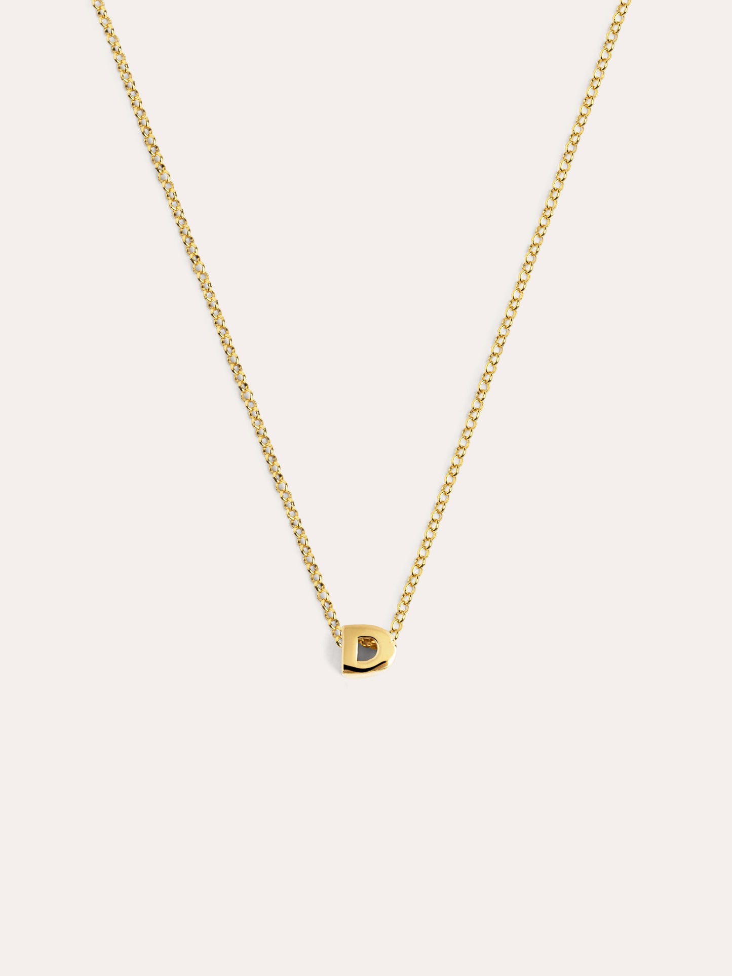 Gouden ketting met gepersonaliseerd initiaal