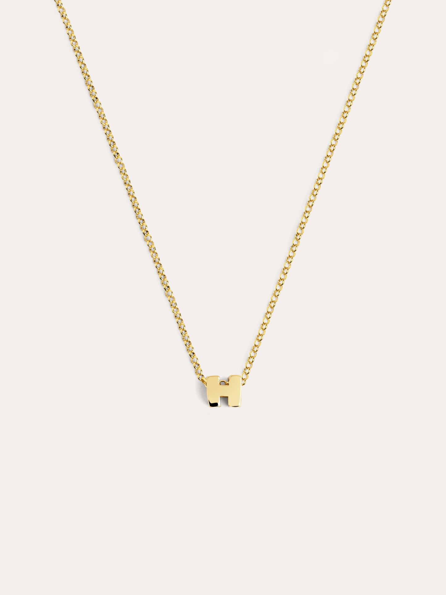 Gouden ketting met gepersonaliseerd initiaal