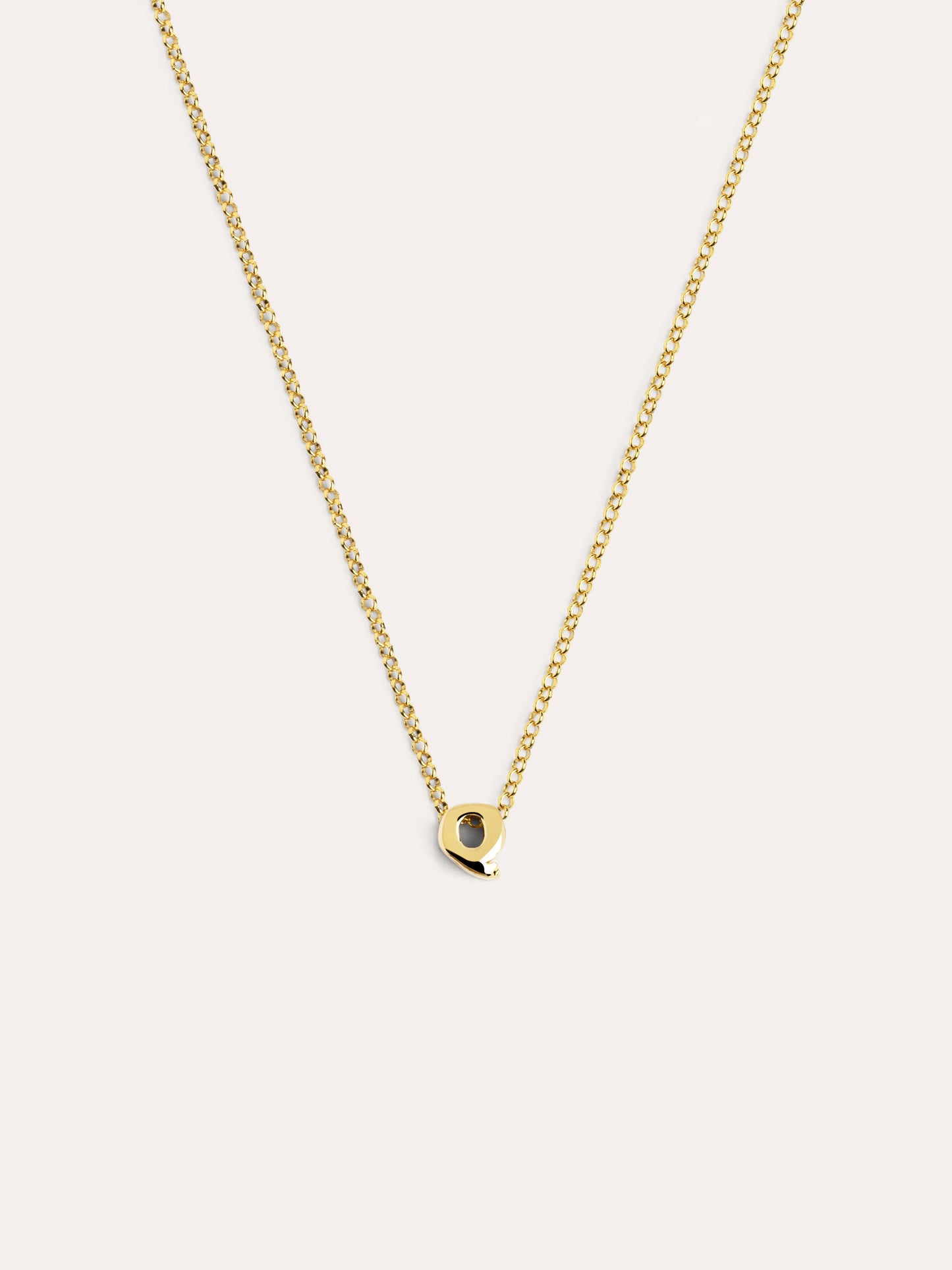 Gouden ketting met gepersonaliseerd initiaal