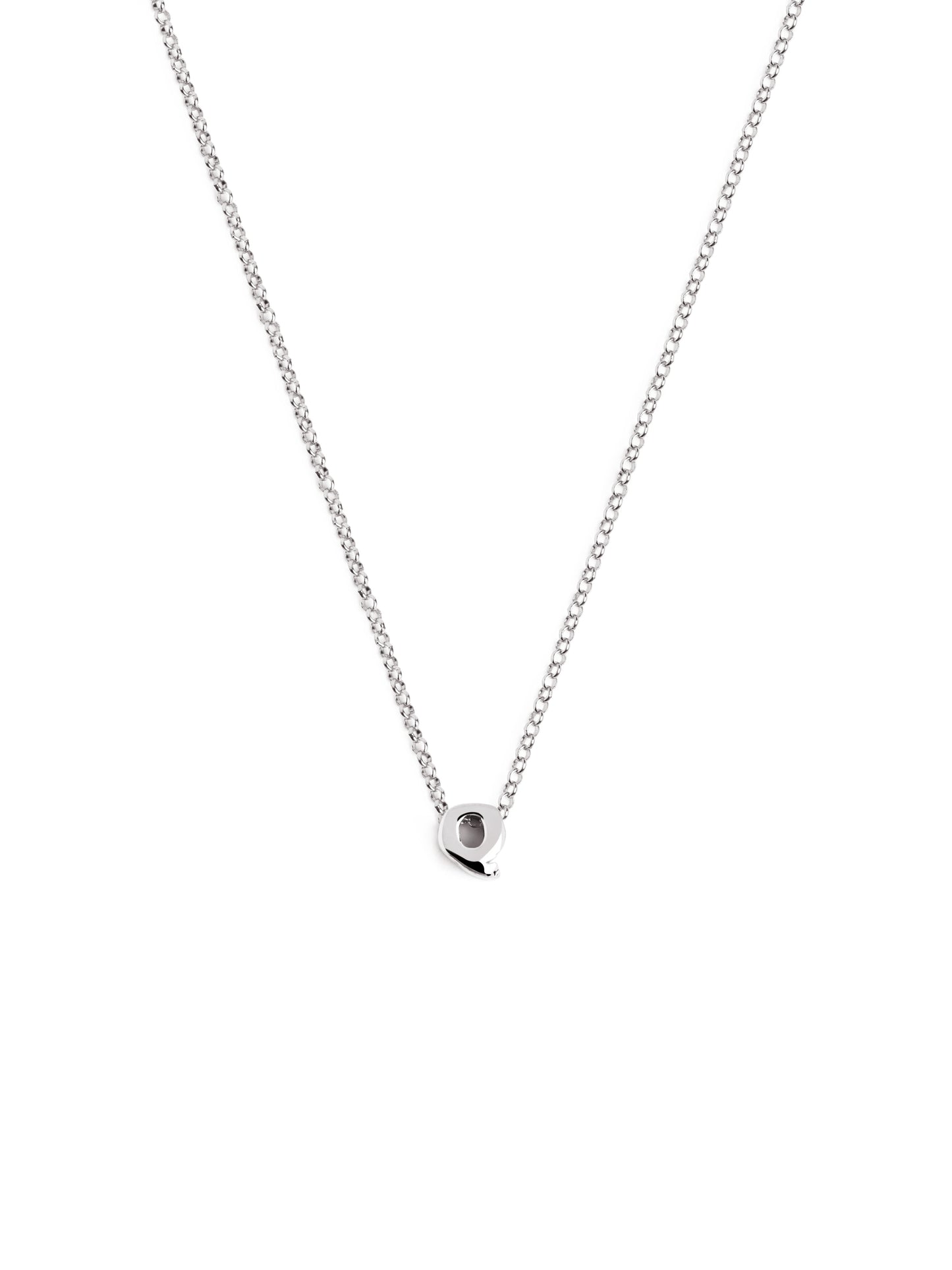 Zilveren ketting met gepersonaliseerd initiaal