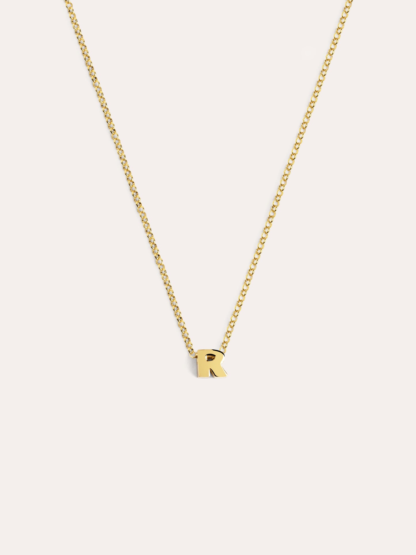 Gouden ketting met gepersonaliseerd initiaal