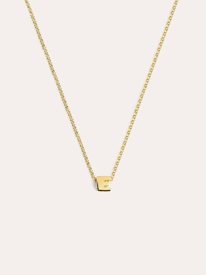 Gouden ketting met gepersonaliseerd initiaal